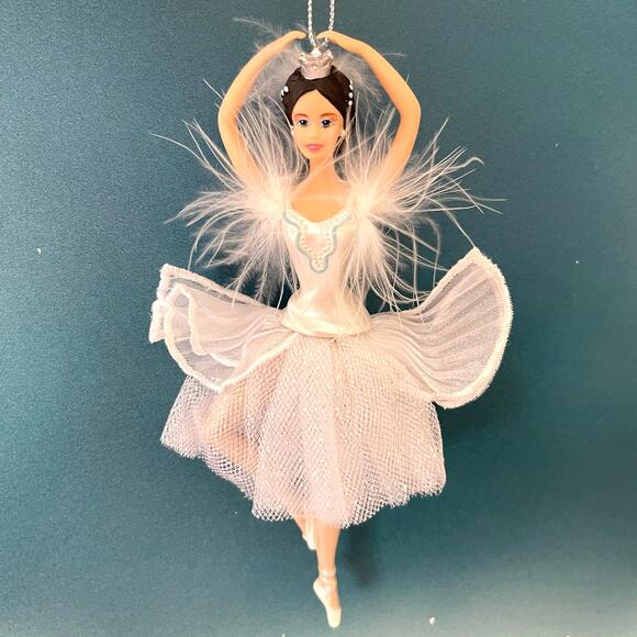 Barbie The Swan Queen In Swan Lake Porcelain Ornament In Box 1998 Avon - Picture 3 of 12